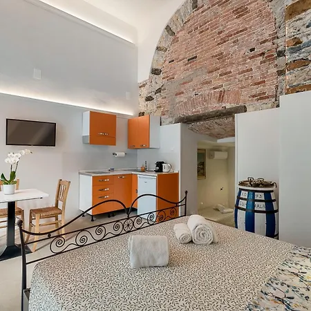 아파트 Pealess House